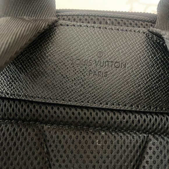 Authentic Louis Vuitton black Taiga Adrian Backpack - Picture 10 of 16